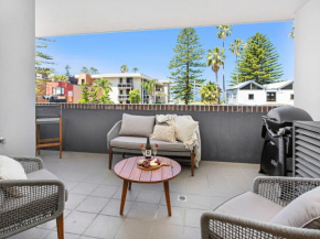 Bikinis and Martinis, Kiama